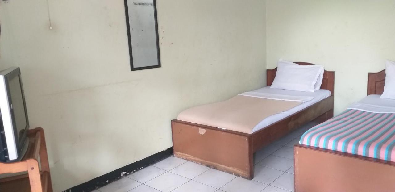 Intan Hotel Пурвакарта Экстерьер фото