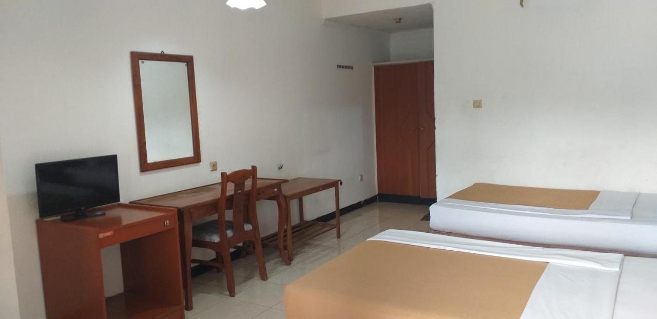Intan Hotel Пурвакарта Экстерьер фото