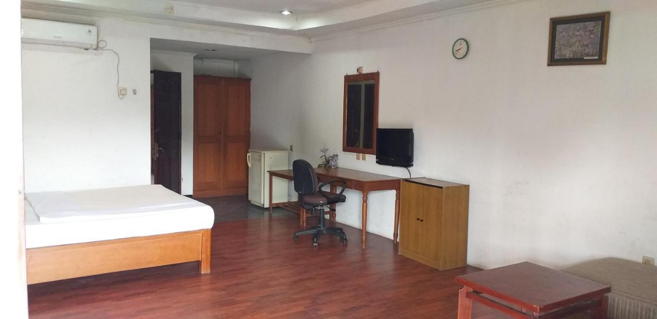 Intan Hotel Пурвакарта Экстерьер фото