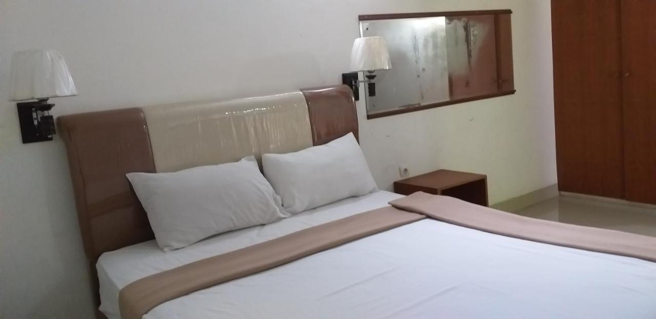 Intan Hotel Пурвакарта Экстерьер фото