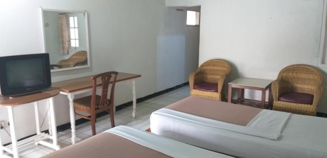 Intan Hotel Пурвакарта Экстерьер фото
