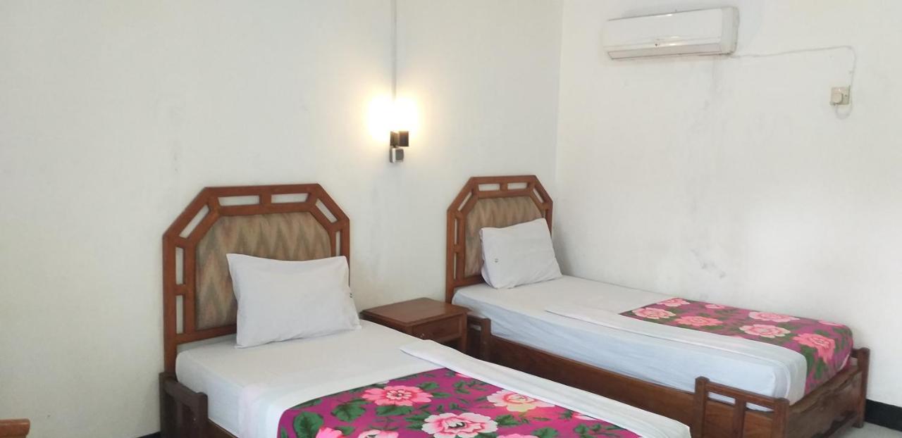 Intan Hotel Пурвакарта Экстерьер фото