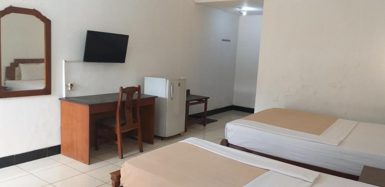 Intan Hotel Пурвакарта Экстерьер фото