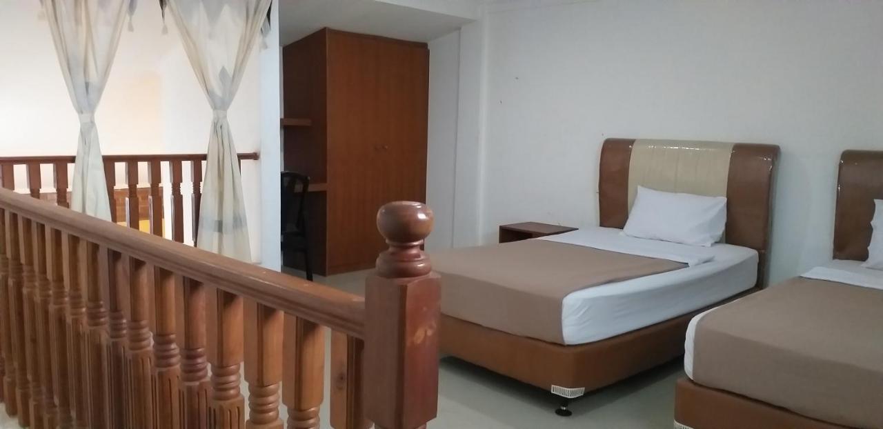 Intan Hotel Пурвакарта Экстерьер фото