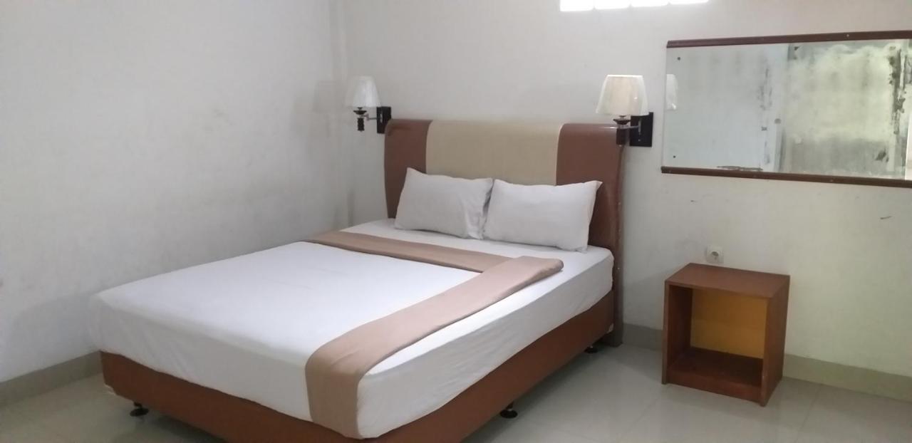 Intan Hotel Пурвакарта Экстерьер фото