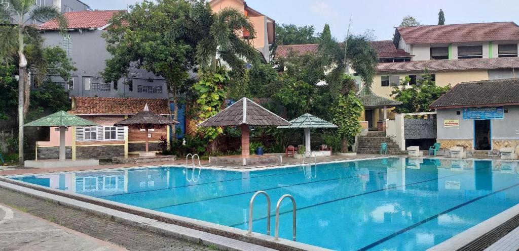 Intan Hotel Пурвакарта Экстерьер фото